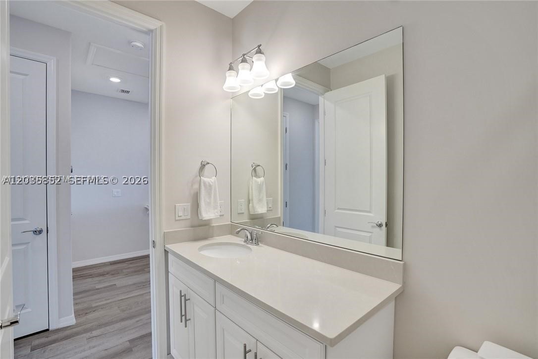 HILLCREST COUNTRY CLUB SO - Residential Lease