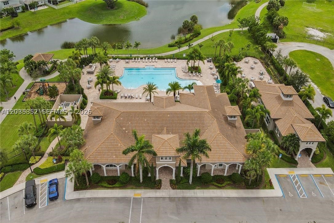 HILLCREST COUNTRY CLUB SO - Residential Lease