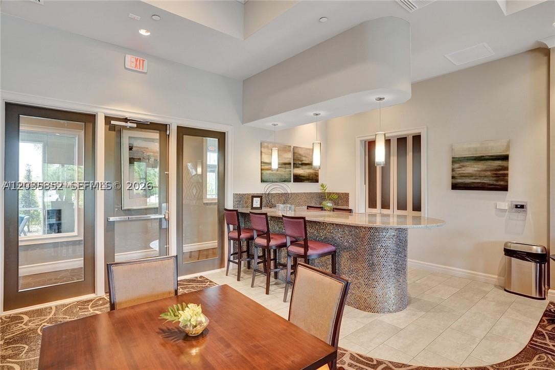HILLCREST COUNTRY CLUB SO - Residential Lease