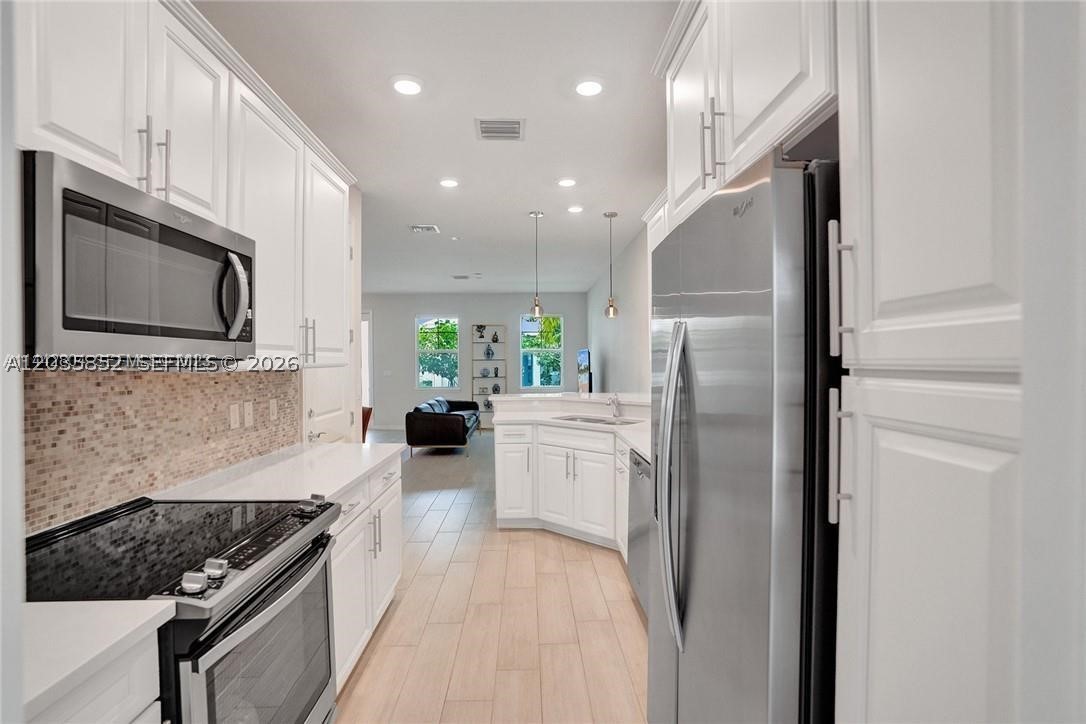 HILLCREST COUNTRY CLUB SO - Residential Lease