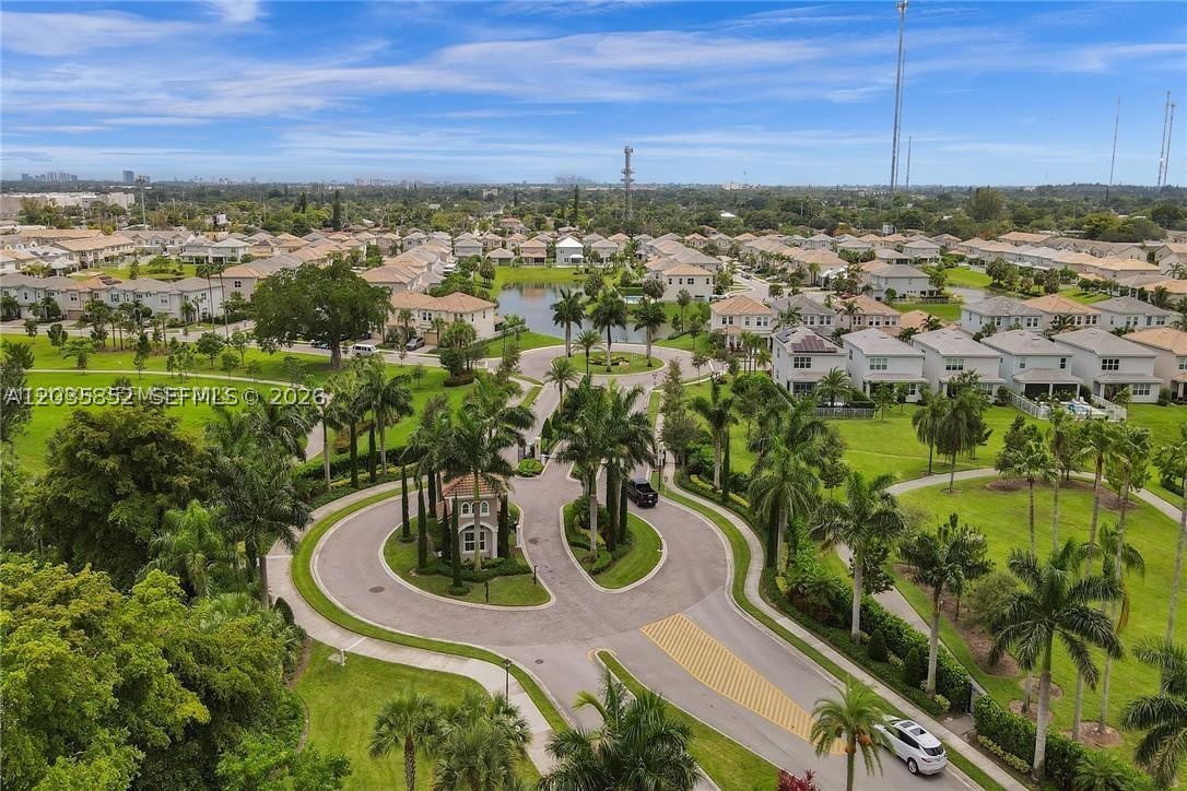 HILLCREST COUNTRY CLUB SO - Residential Lease