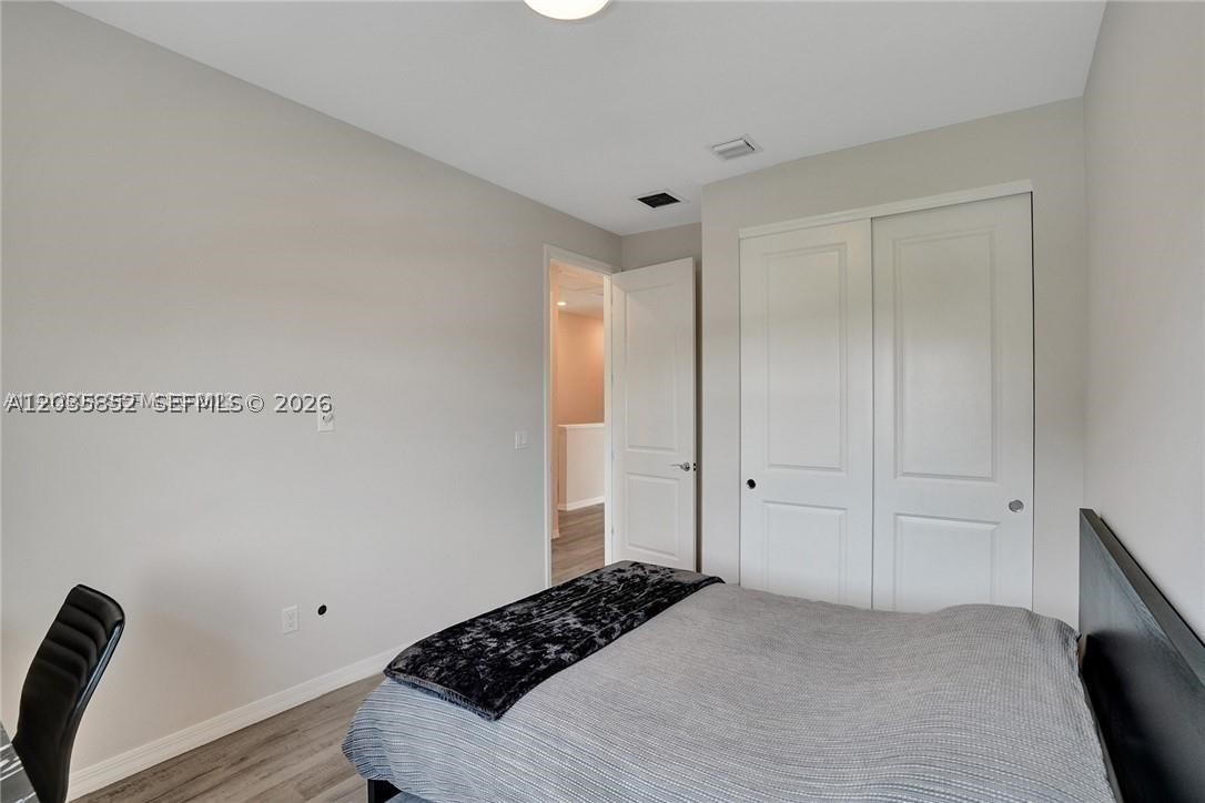 HILLCREST COUNTRY CLUB SO - Residential Lease
