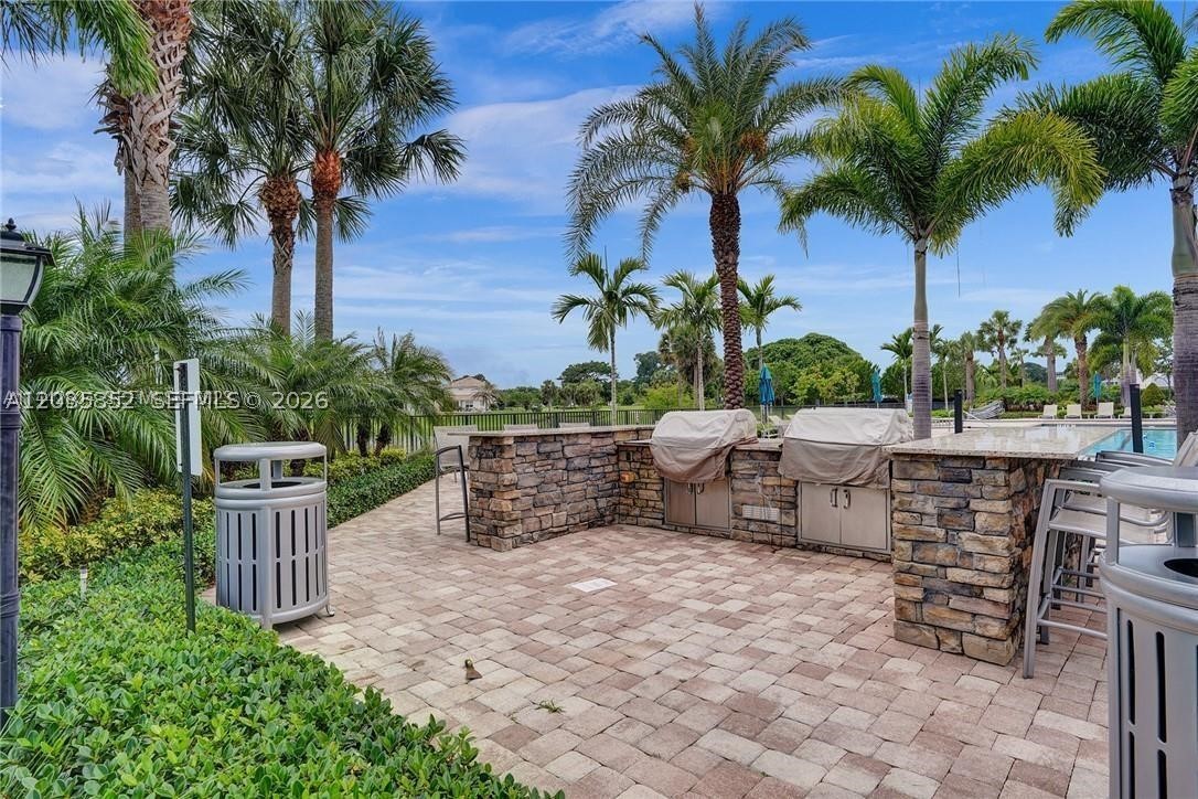 HILLCREST COUNTRY CLUB SO - Residential Lease
