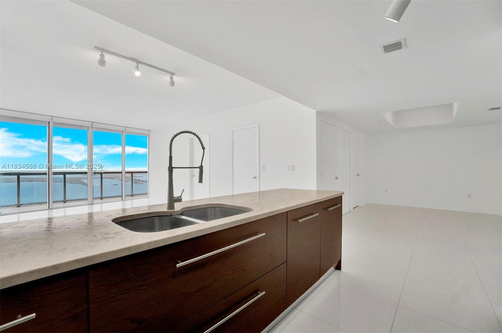 ICONBRICKELL CONDO NO 1 - Residential