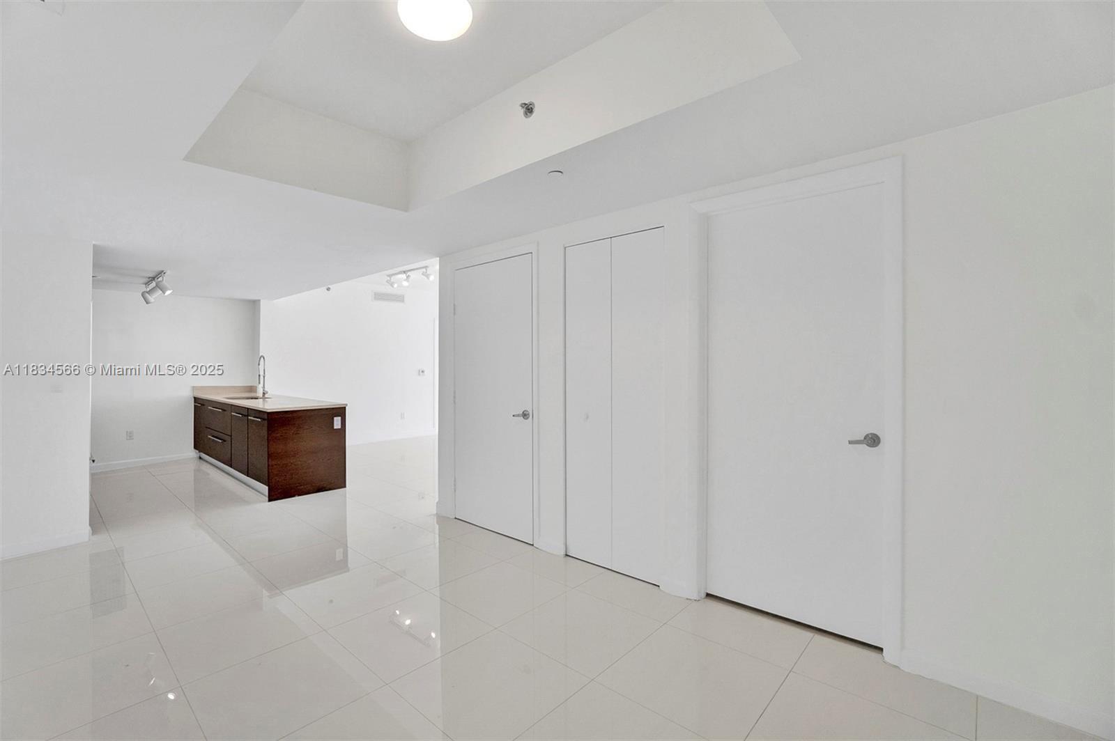 ICONBRICKELL CONDO NO 1 - Residential