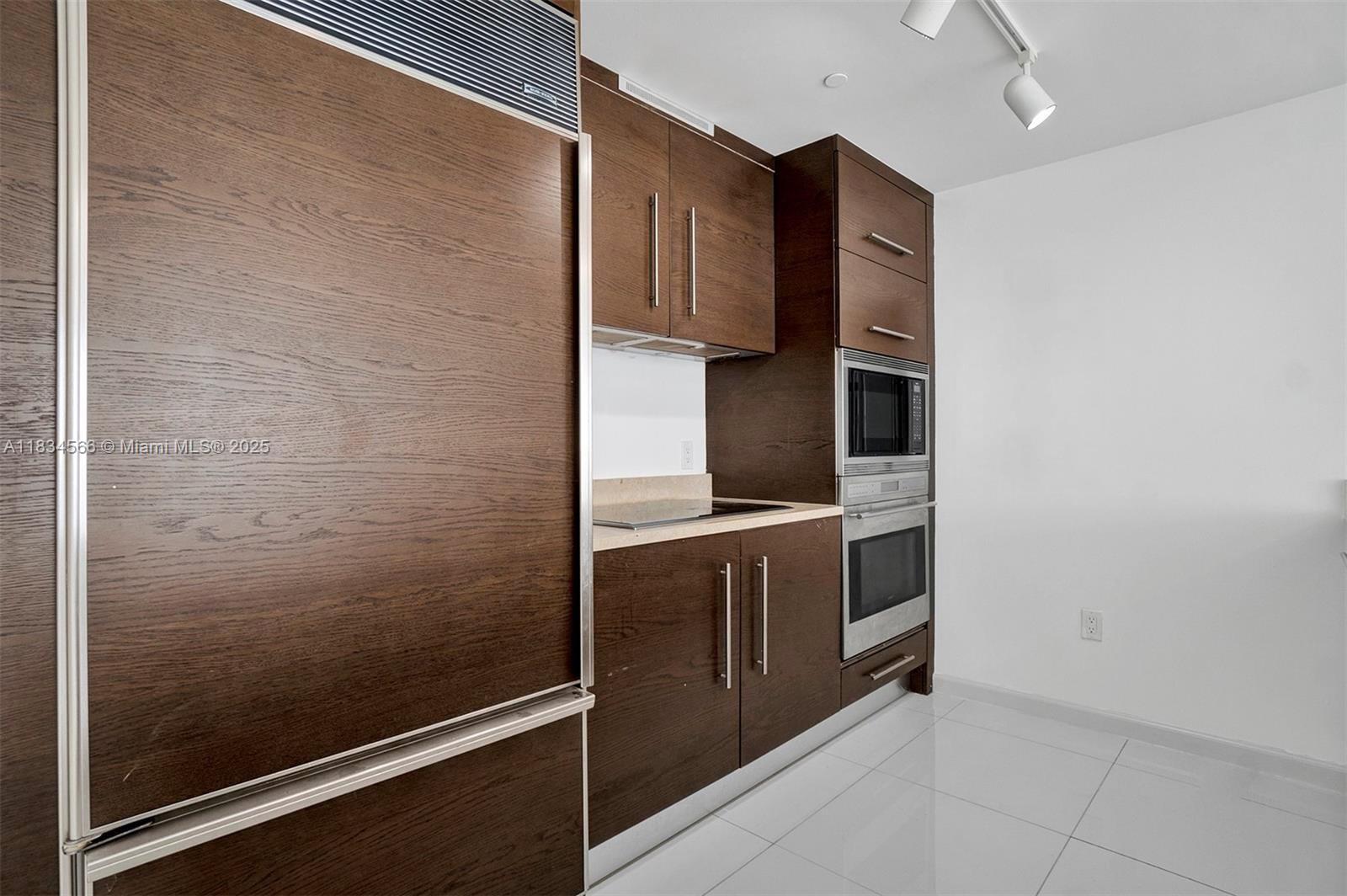 ICONBRICKELL CONDO NO 1 - Residential