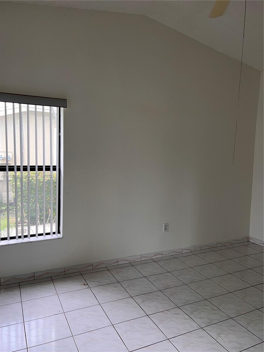 WESTWIND LAKES GARDEN HOM - Residential Lease