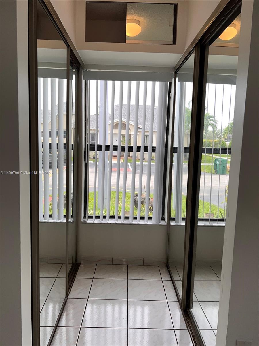WESTWIND LAKES GARDEN HOM - Residential Lease