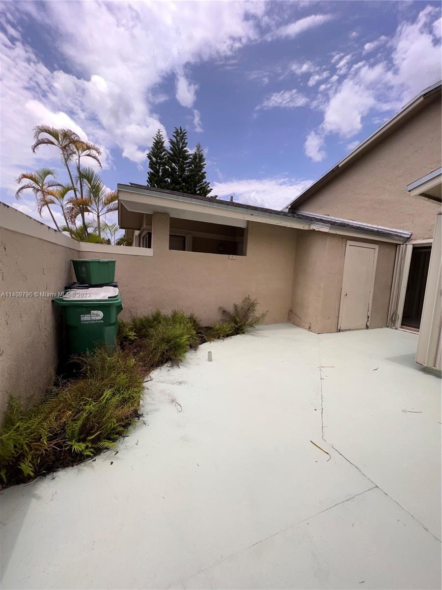 WESTWIND LAKES GARDEN HOM - Residential Lease