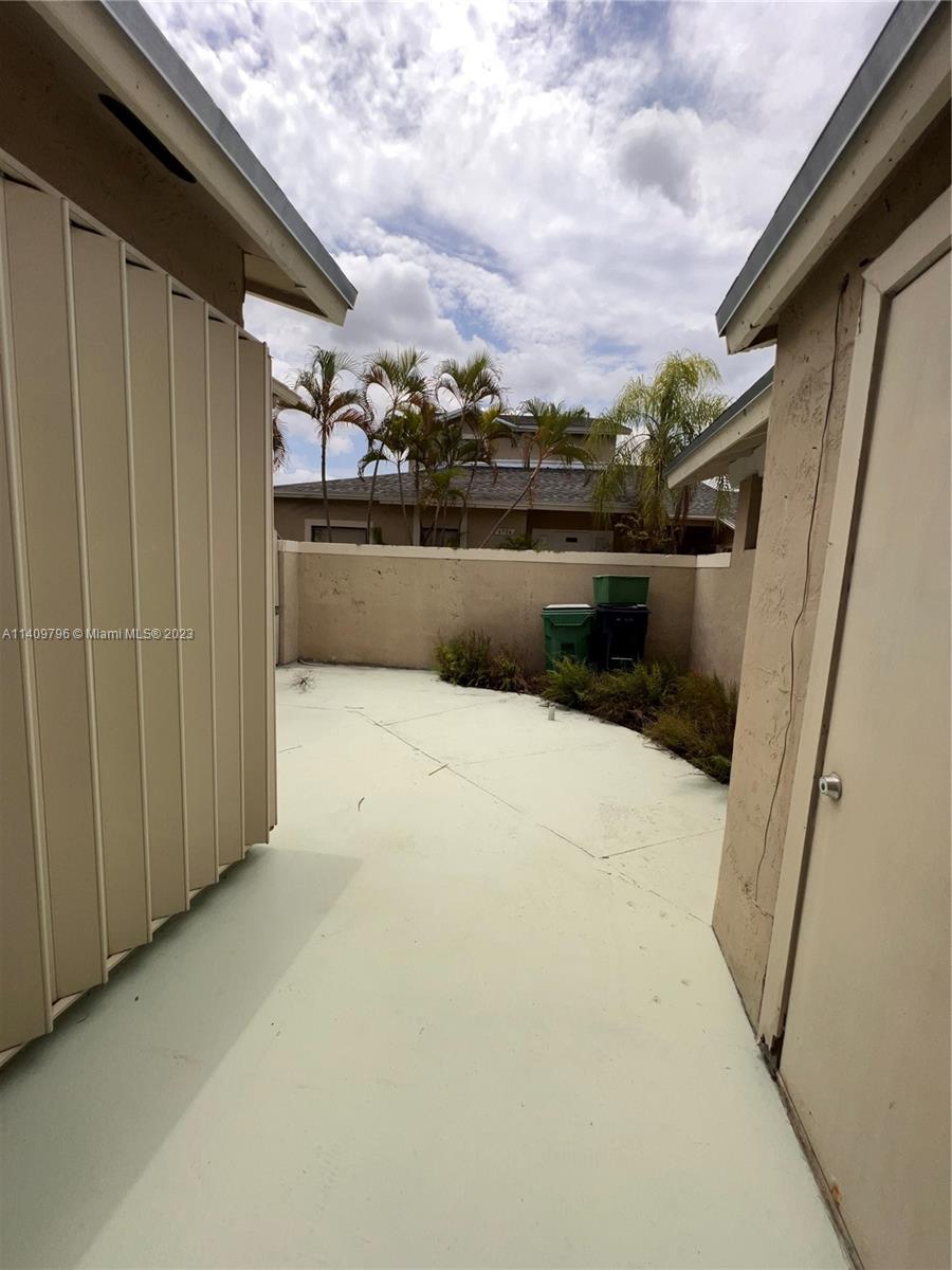 WESTWIND LAKES GARDEN HOM - Residential Lease