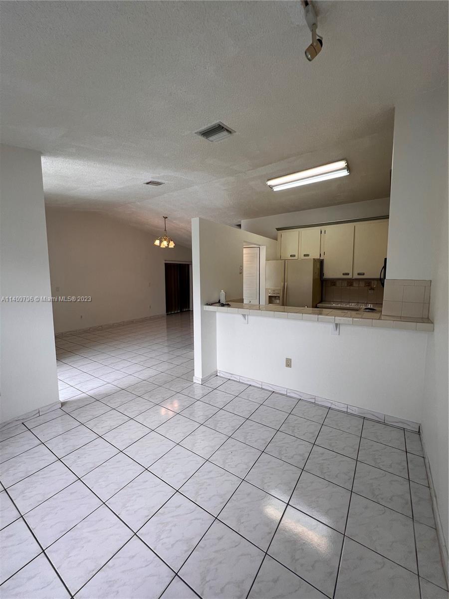 WESTWIND LAKES GARDEN HOM - Residential Lease