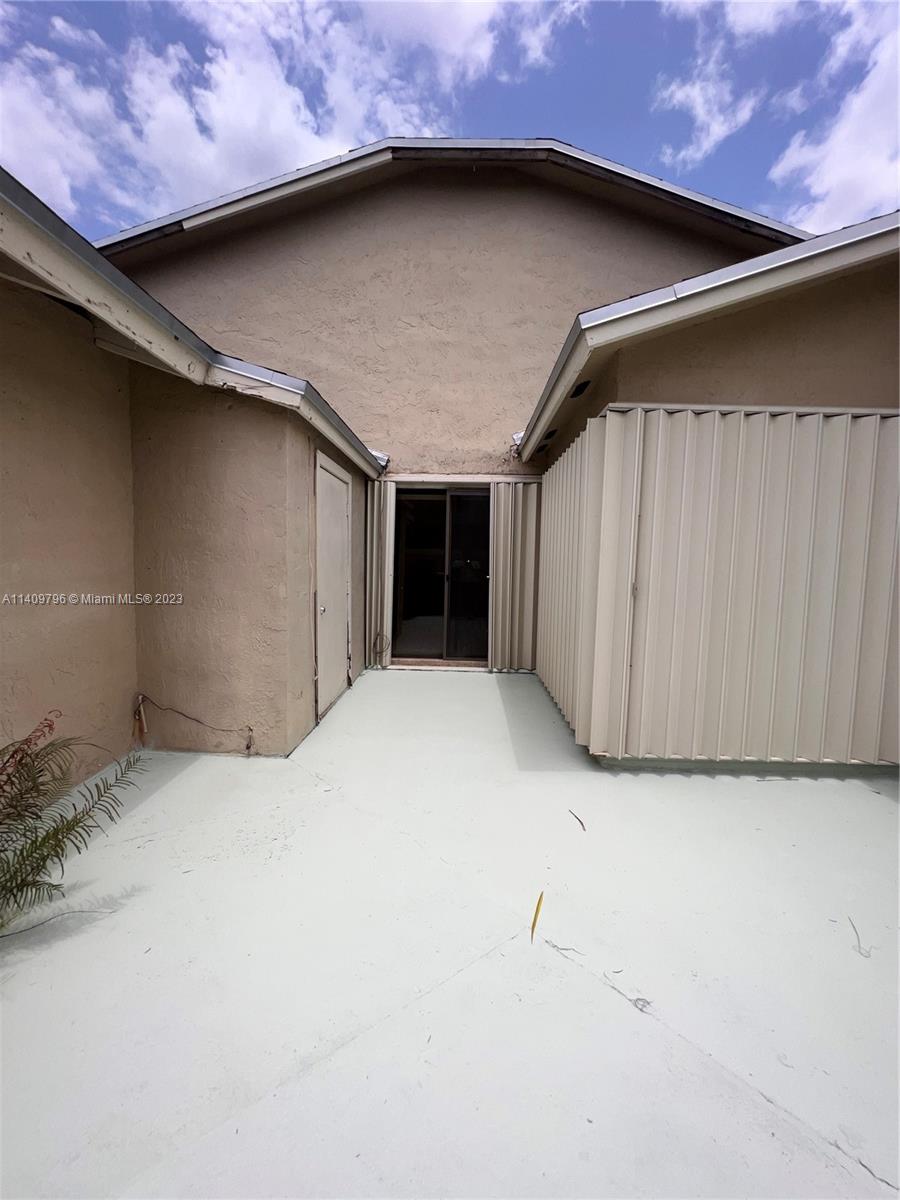 WESTWIND LAKES GARDEN HOM - Residential Lease