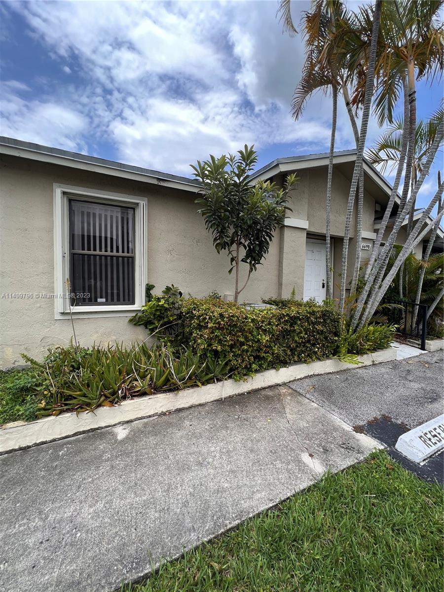 WESTWIND LAKES GARDEN HOM - Residential Lease