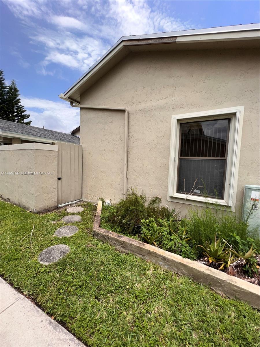 WESTWIND LAKES GARDEN HOM - Residential Lease