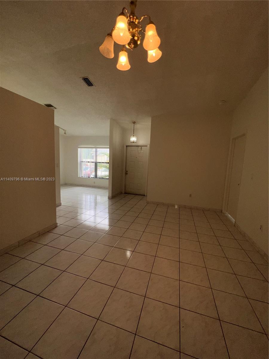 WESTWIND LAKES GARDEN HOM - Residential Lease