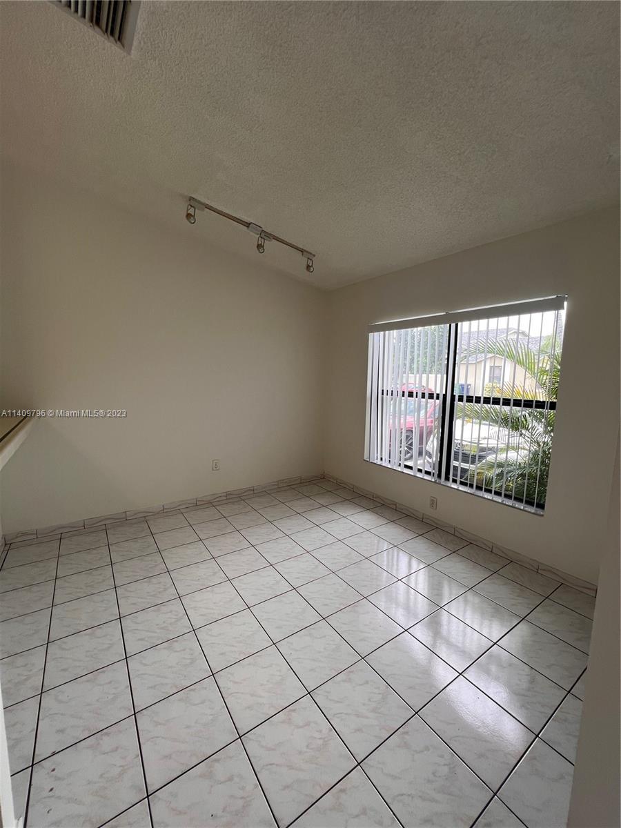 WESTWIND LAKES GARDEN HOM - Residential Lease