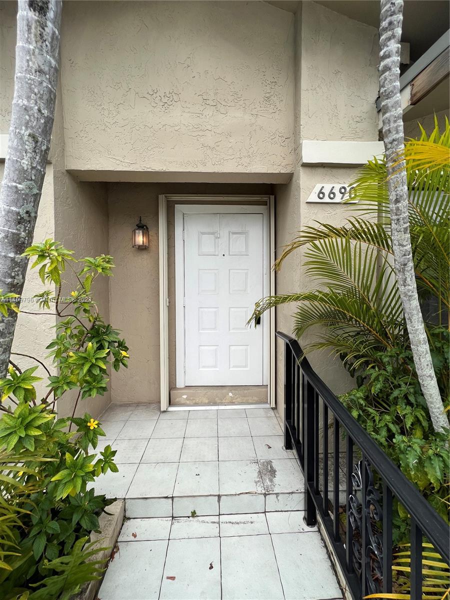 WESTWIND LAKES GARDEN HOM - Residential Lease