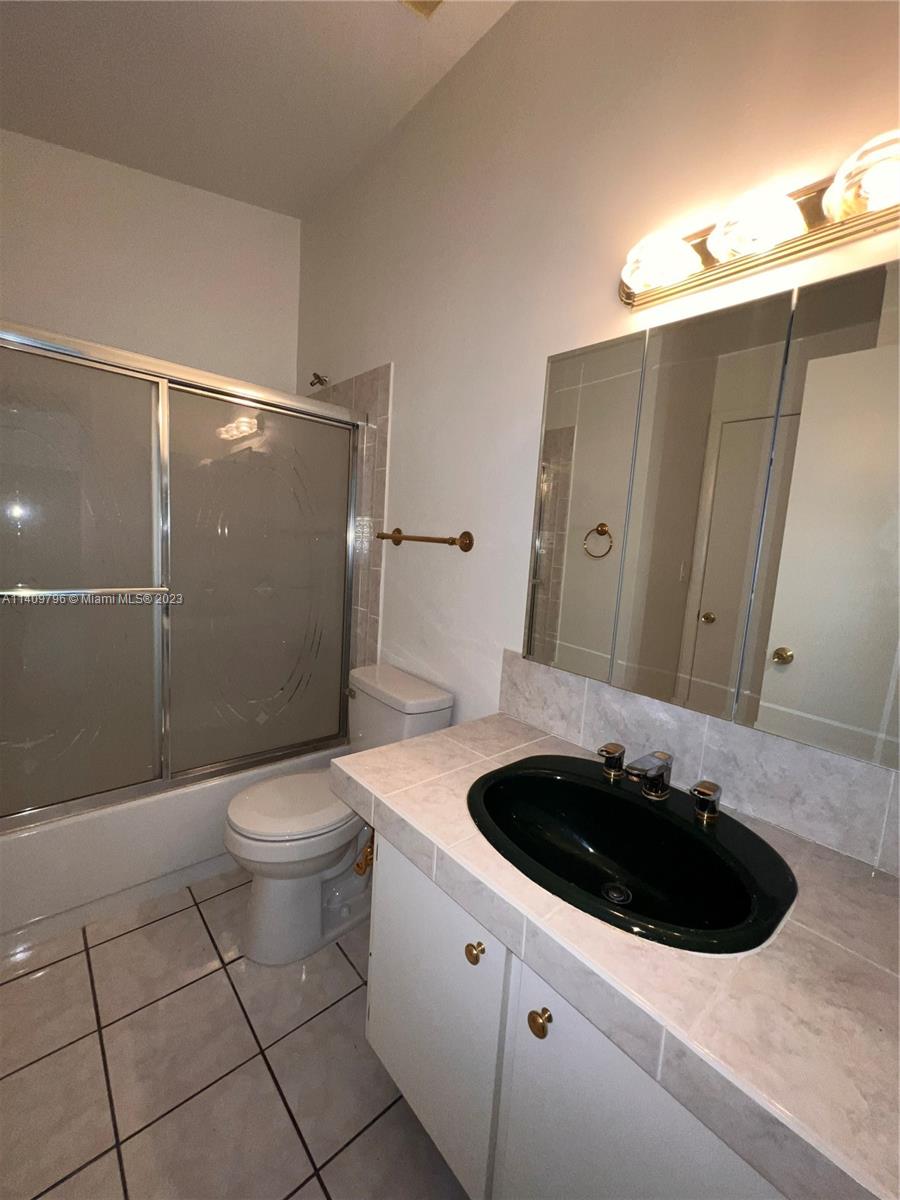 WESTWIND LAKES GARDEN HOM - Residential Lease