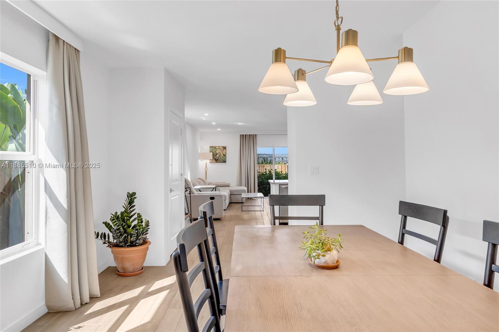 ROYAL HOMES WEST - Residential