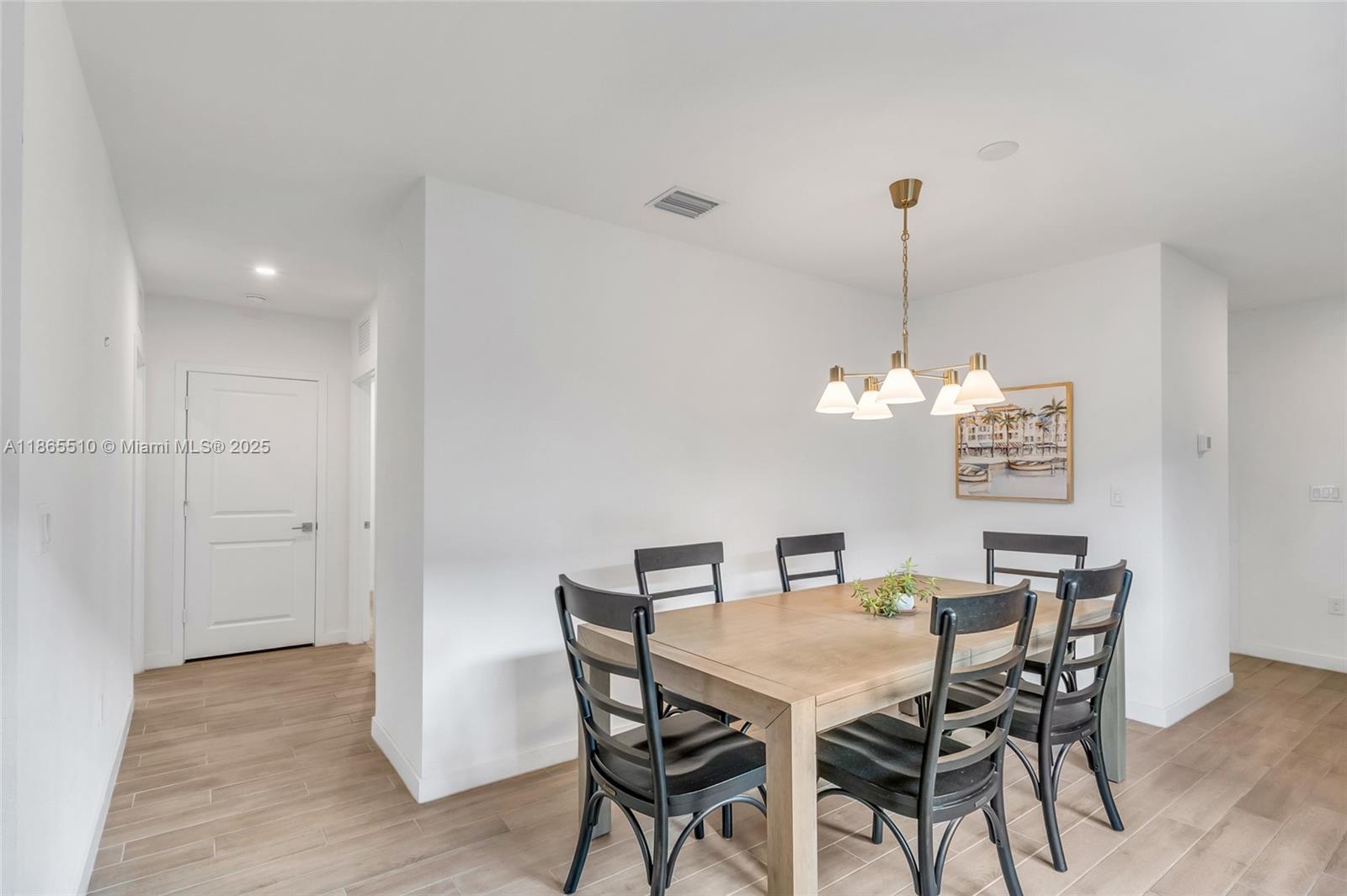 ROYAL HOMES WEST - Residential