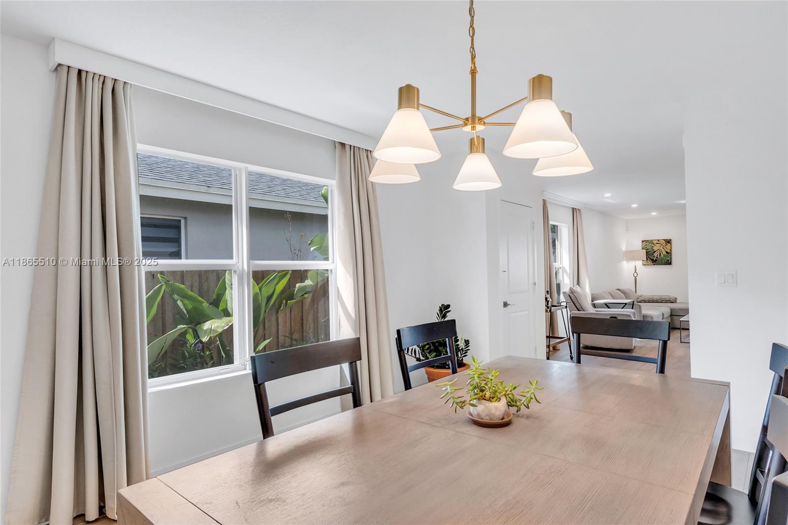 ROYAL HOMES WEST - Residential