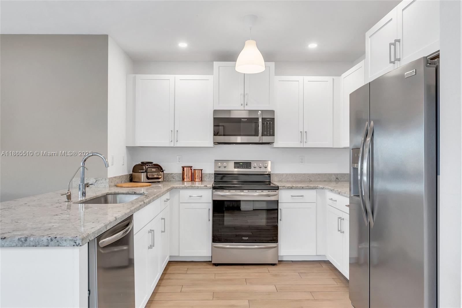 ROYAL HOMES WEST - Residential