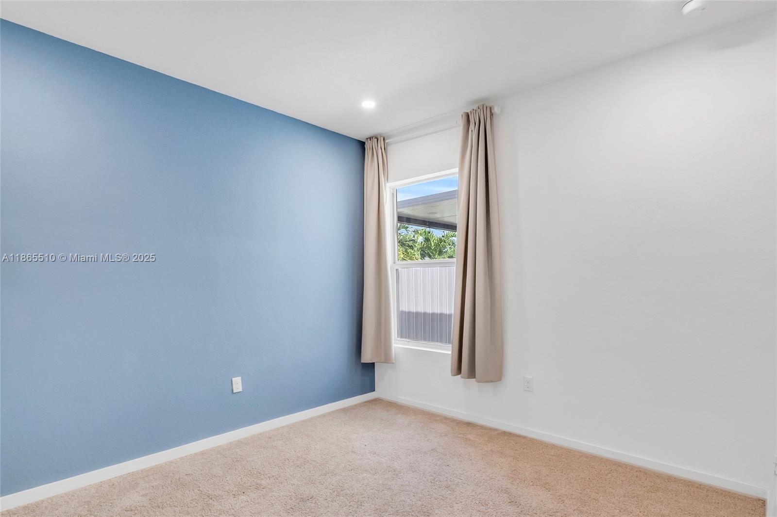 ROYAL HOMES WEST - Residential