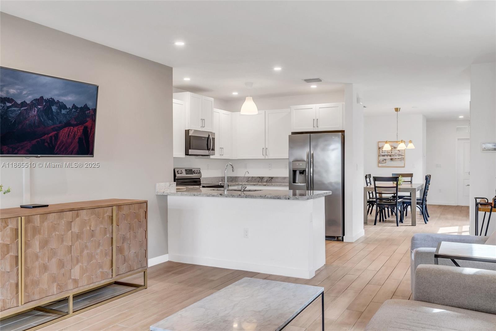 ROYAL HOMES WEST - Residential