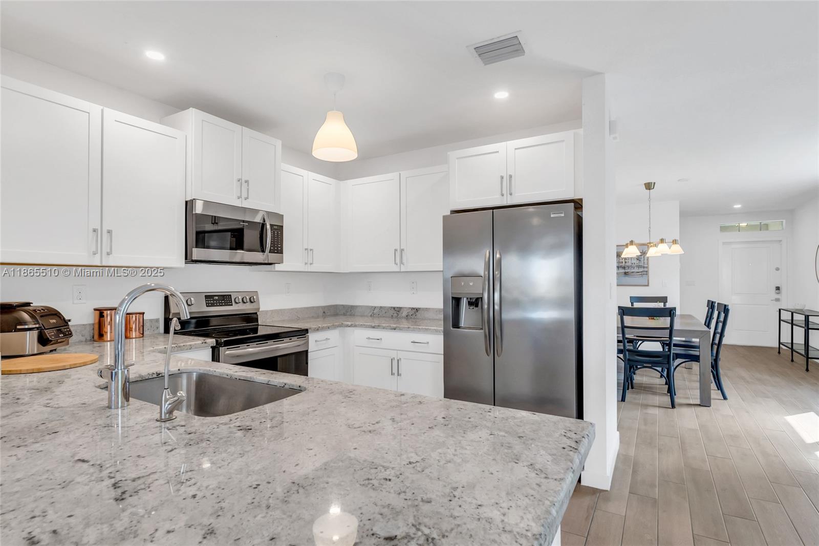 ROYAL HOMES WEST - Residential