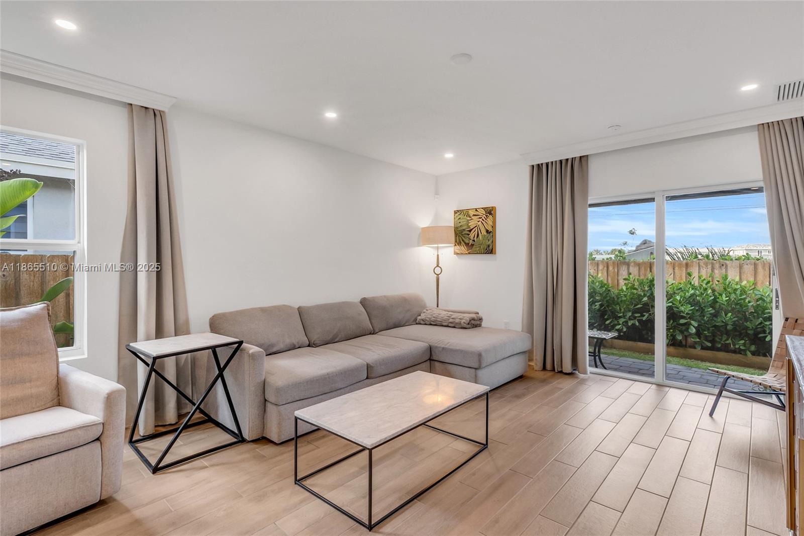 ROYAL HOMES WEST - Residential