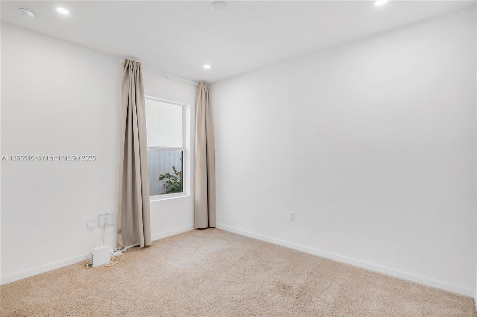 ROYAL HOMES WEST - Residential
