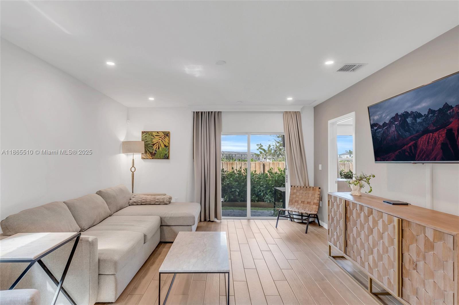 ROYAL HOMES WEST - Residential
