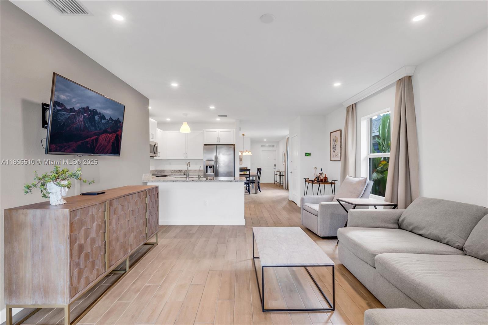 ROYAL HOMES WEST - Residential