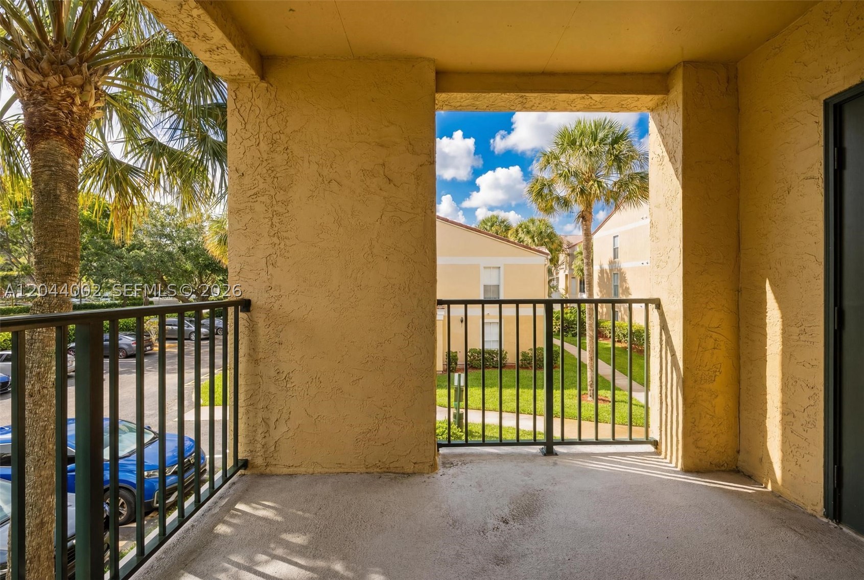 SAVANNAH AT RIVERSIDE CON - Residential