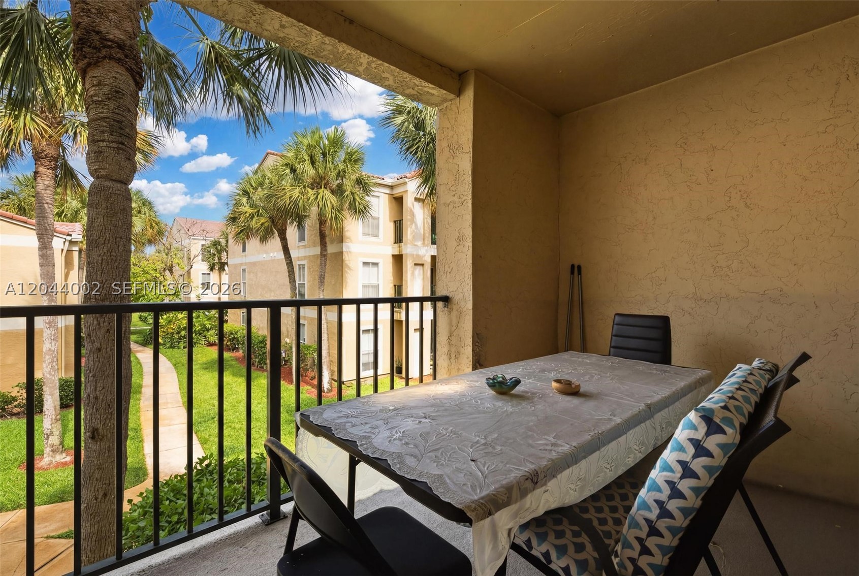 SAVANNAH AT RIVERSIDE CON - Residential