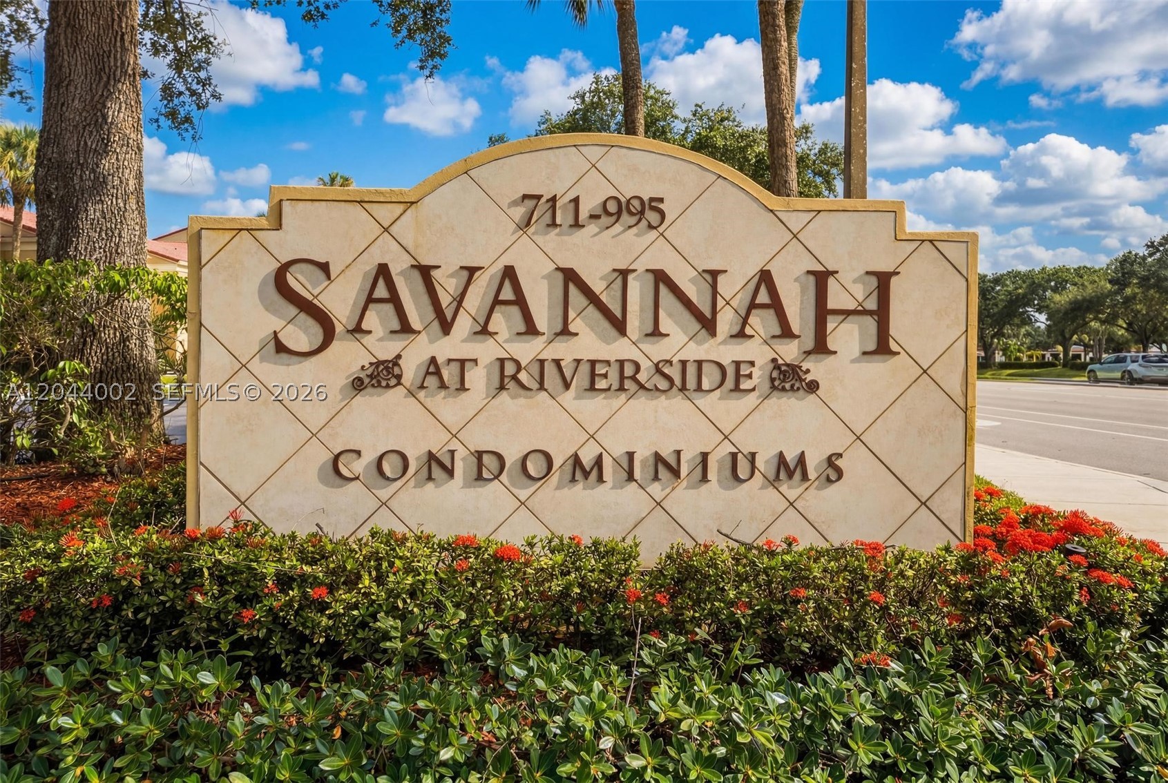 SAVANNAH AT RIVERSIDE CON - Residential
