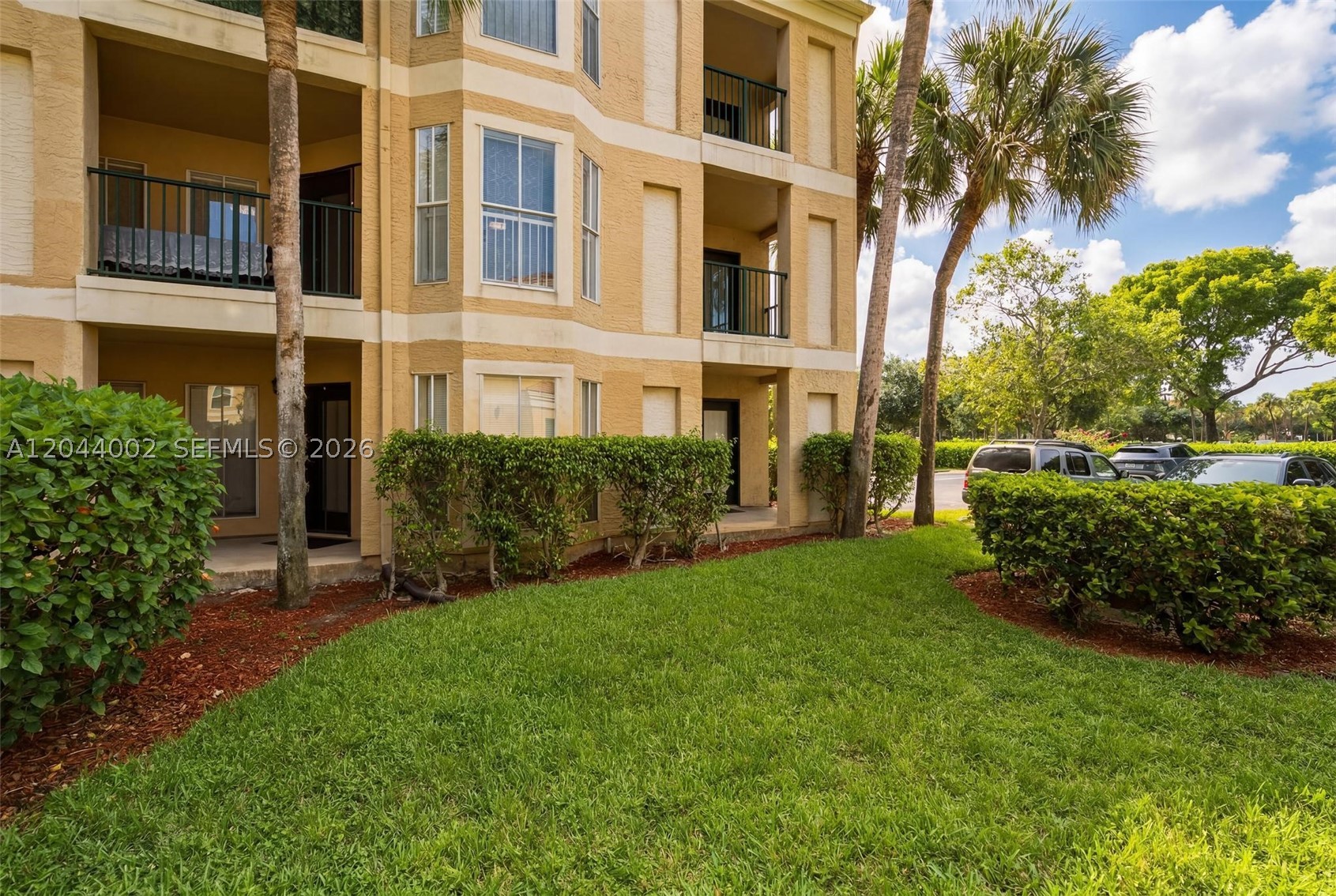SAVANNAH AT RIVERSIDE CON - Residential