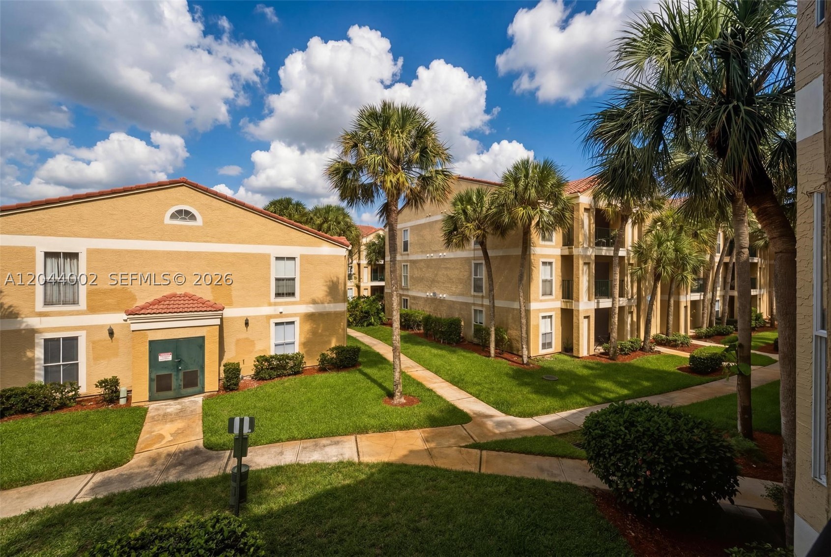 SAVANNAH AT RIVERSIDE CON - Residential
