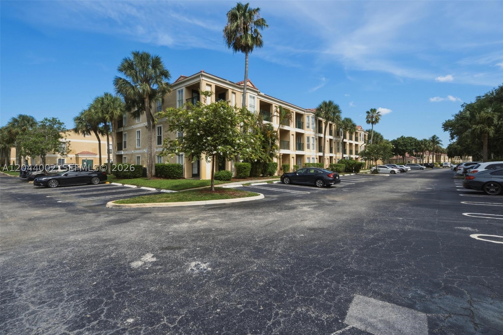 SAVANNAH AT RIVERSIDE CON - Residential