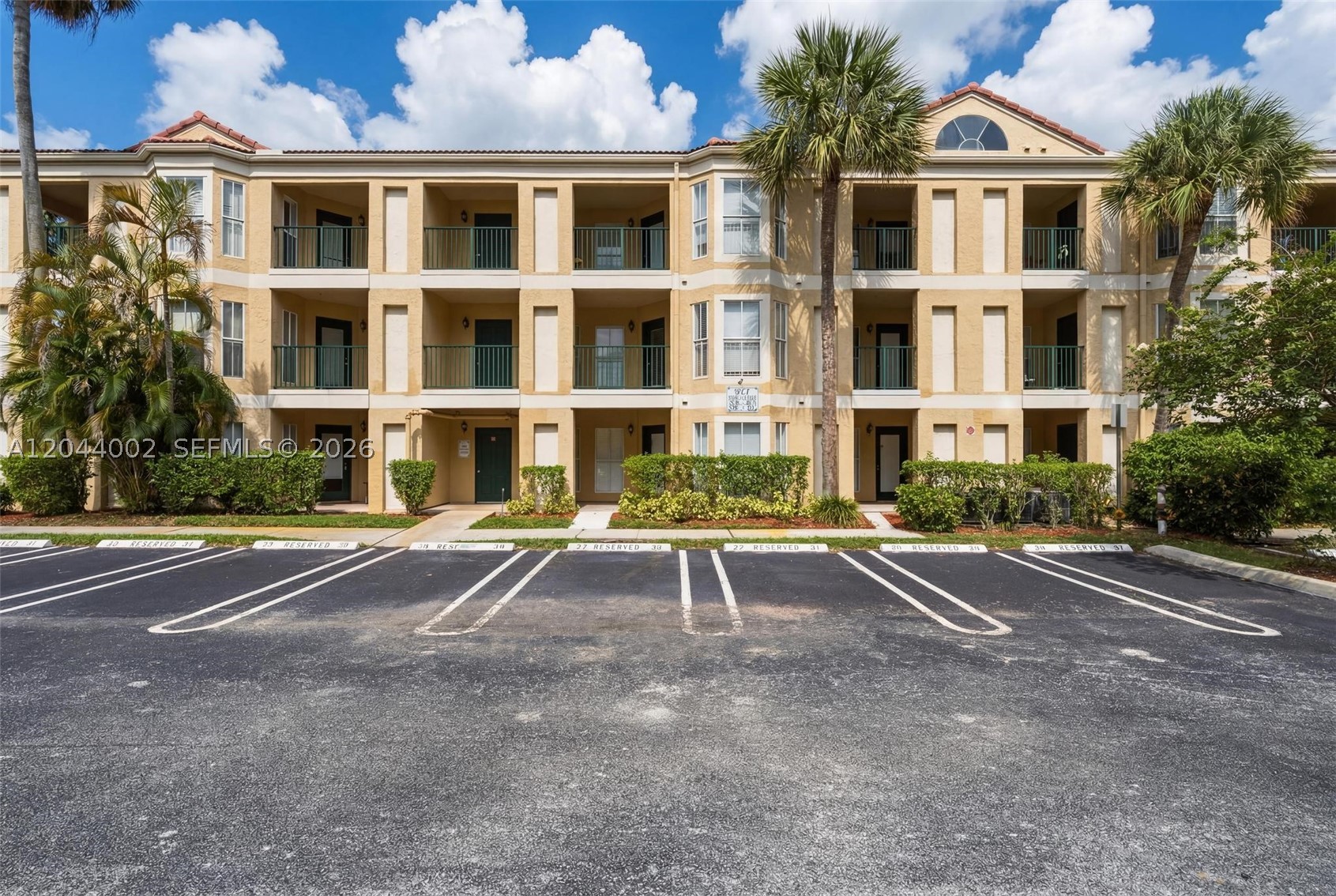 SAVANNAH AT RIVERSIDE CON - Residential