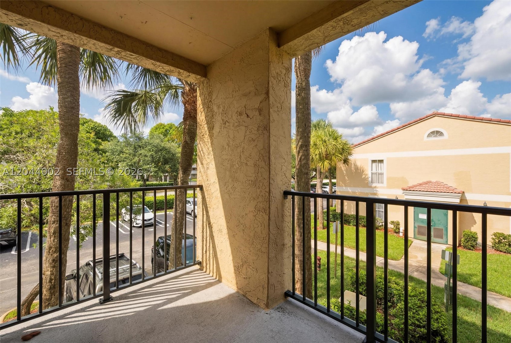 SAVANNAH AT RIVERSIDE CON - Residential