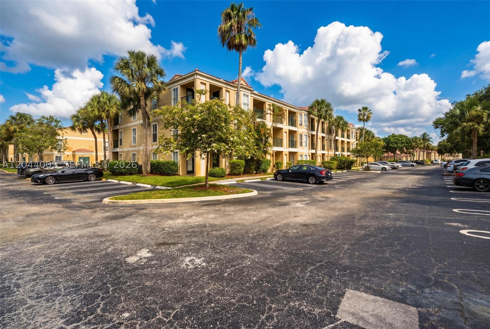 SAVANNAH AT RIVERSIDE CON - Residential