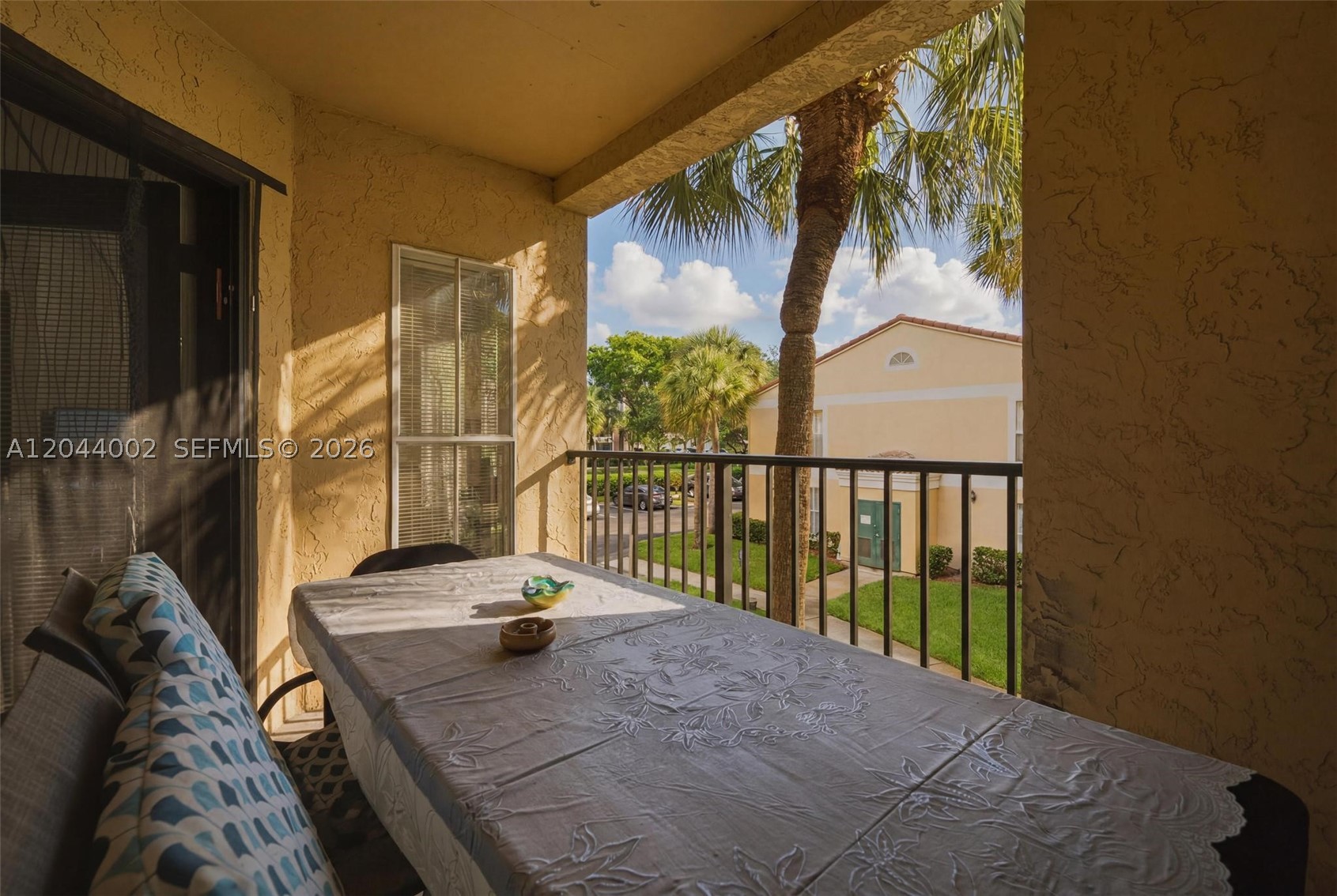 SAVANNAH AT RIVERSIDE CON - Residential