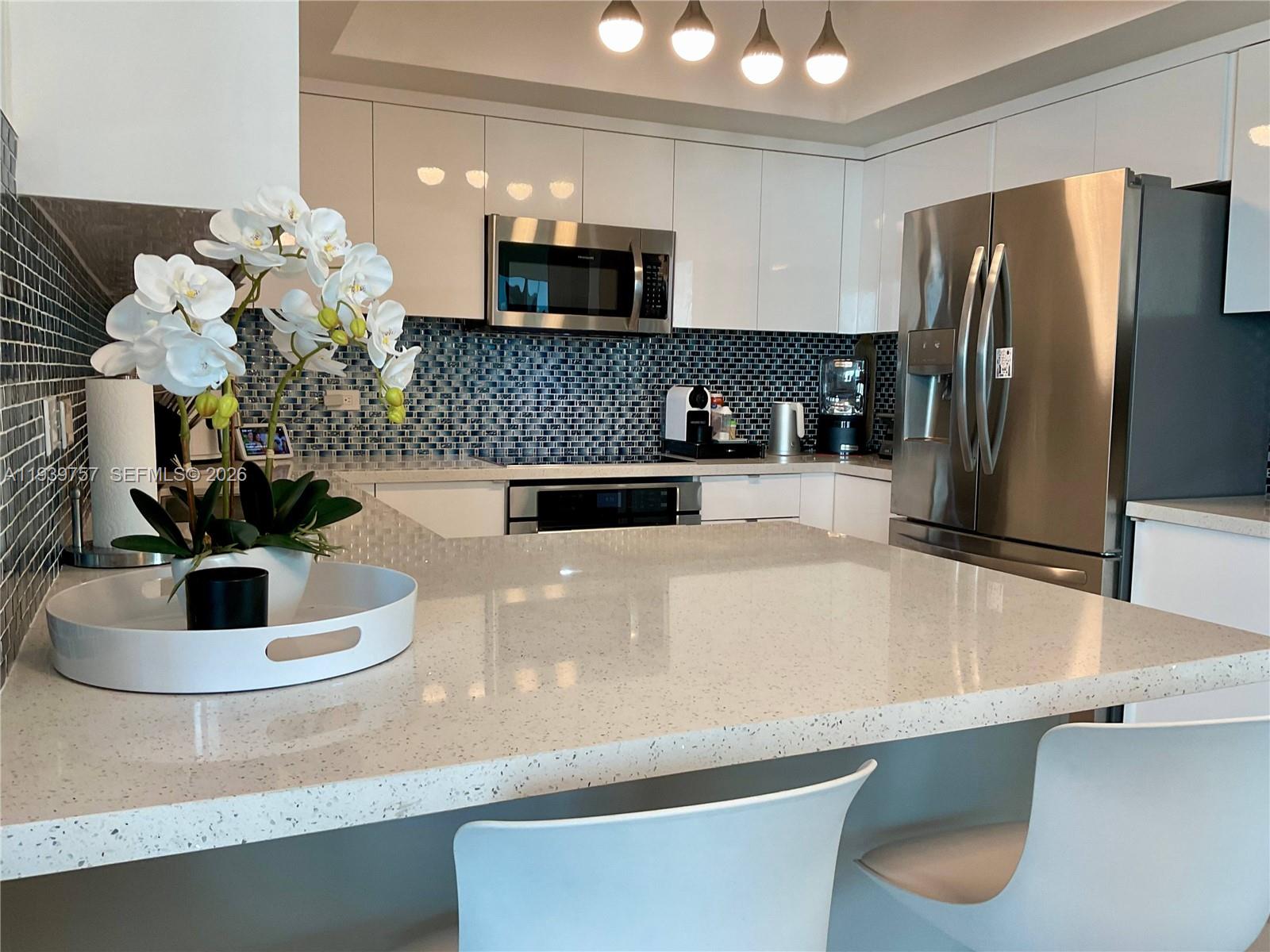 HOLLYWOOD STATION RES CON - Residential