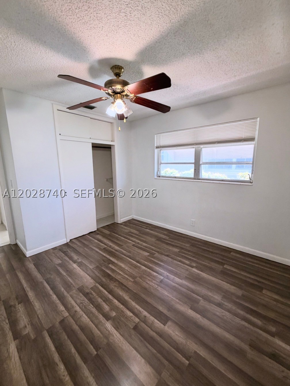 SUNSET LAKE PARK - Residential Lease