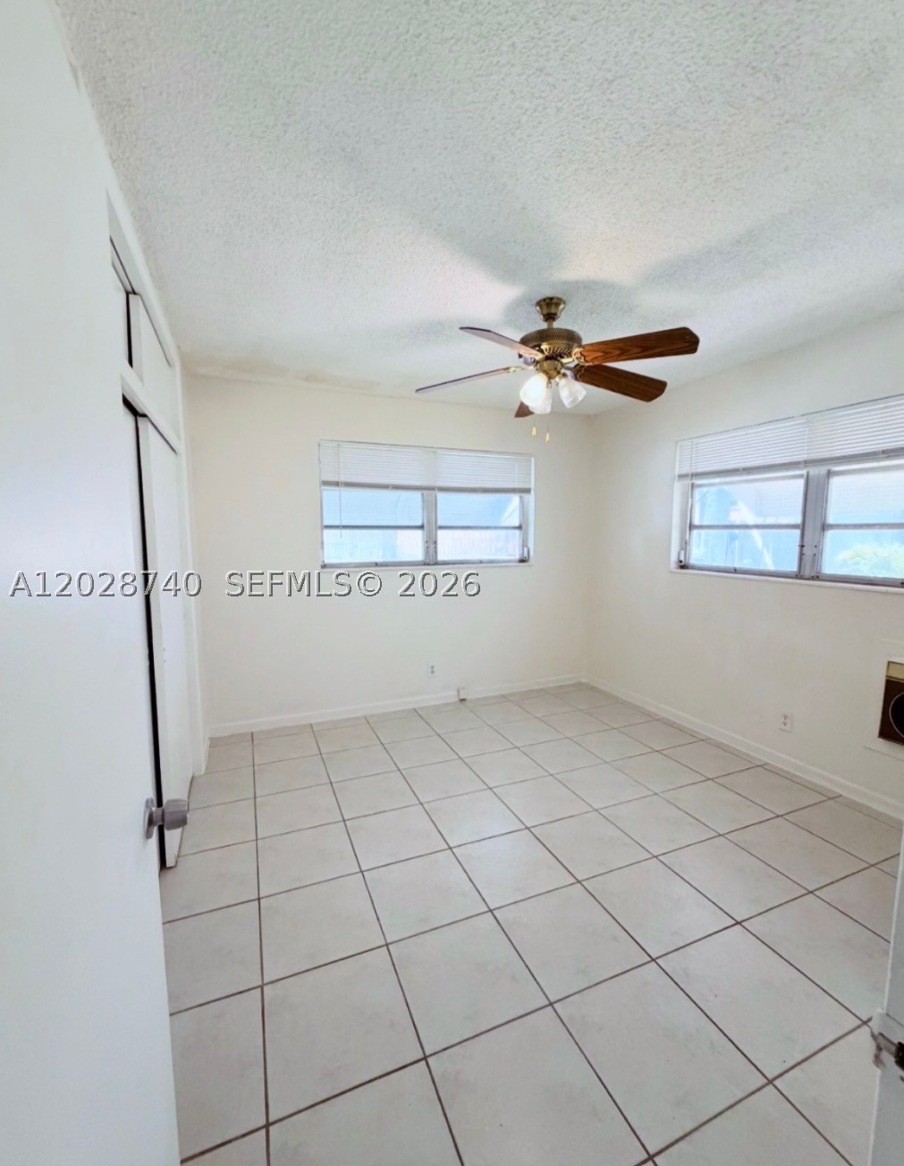 SUNSET LAKE PARK - Residential Lease
