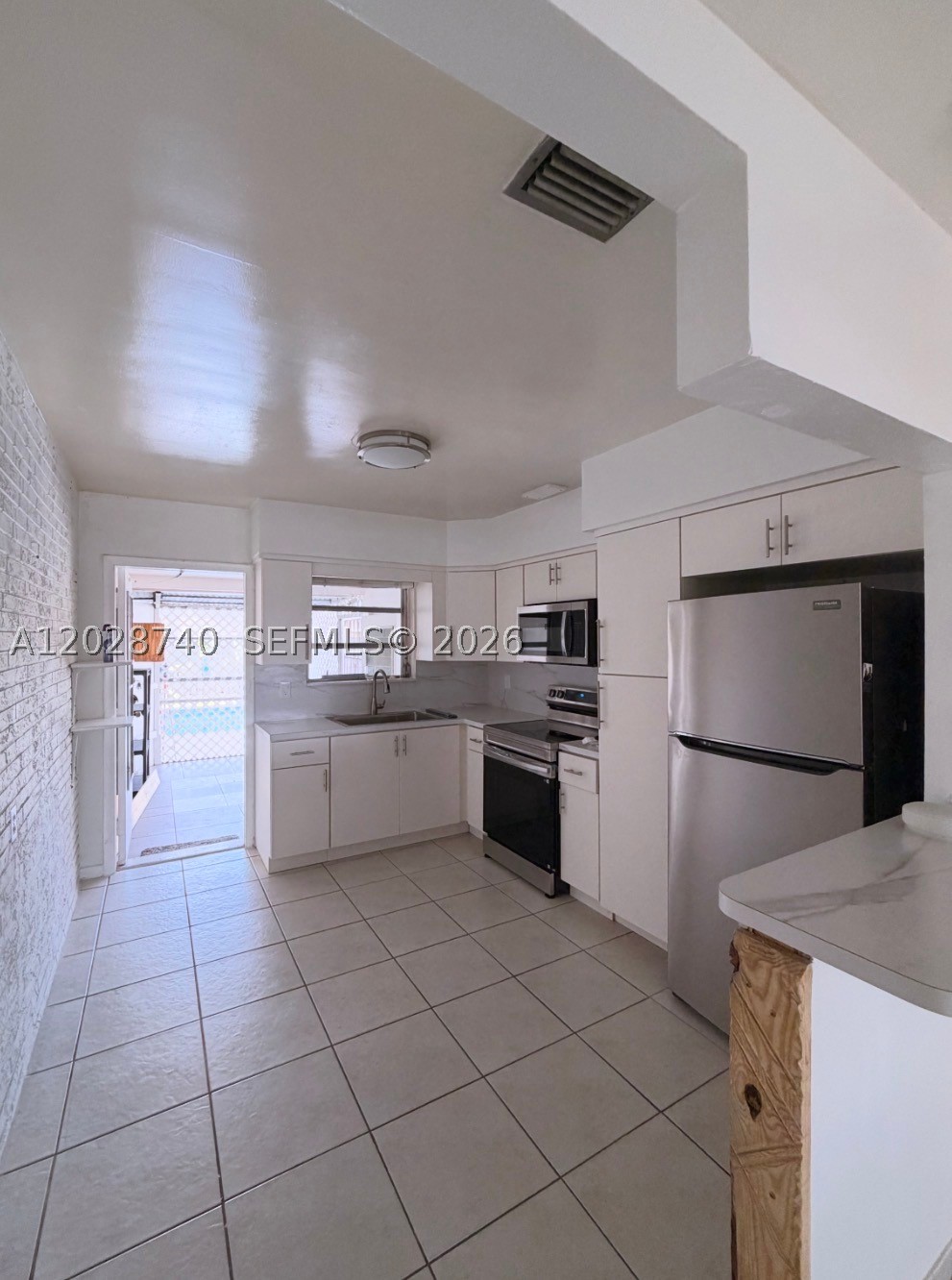 SUNSET LAKE PARK - Residential Lease