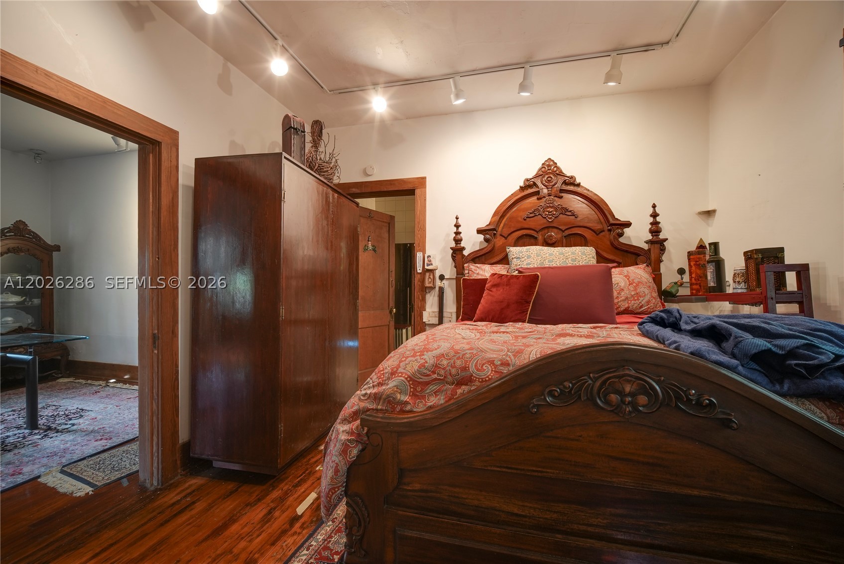 PENT HOMESTEAD - Residential