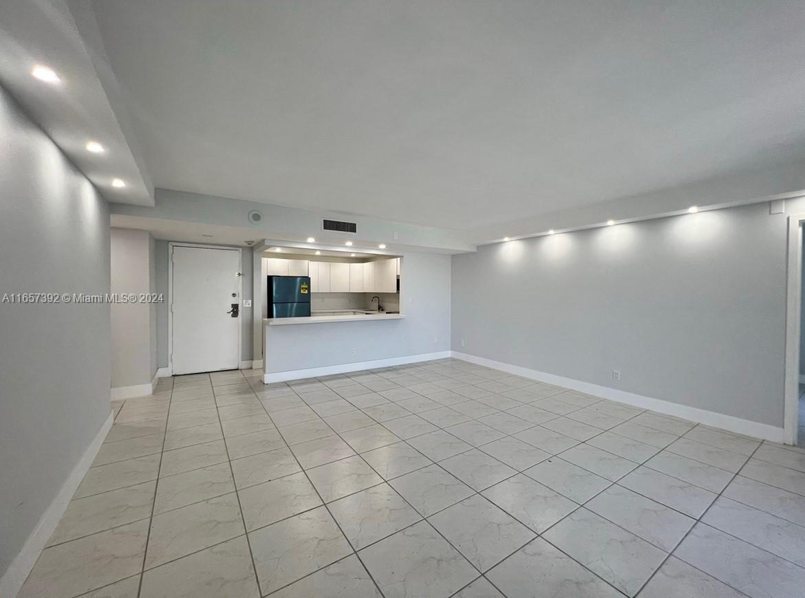SAILBOAT CAY CONDO - Residential