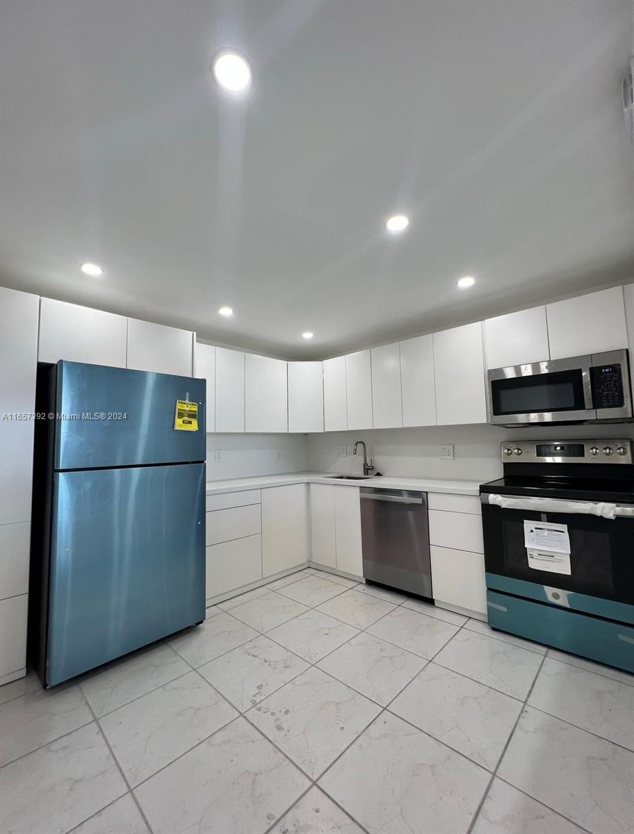 SAILBOAT CAY CONDO - Residential